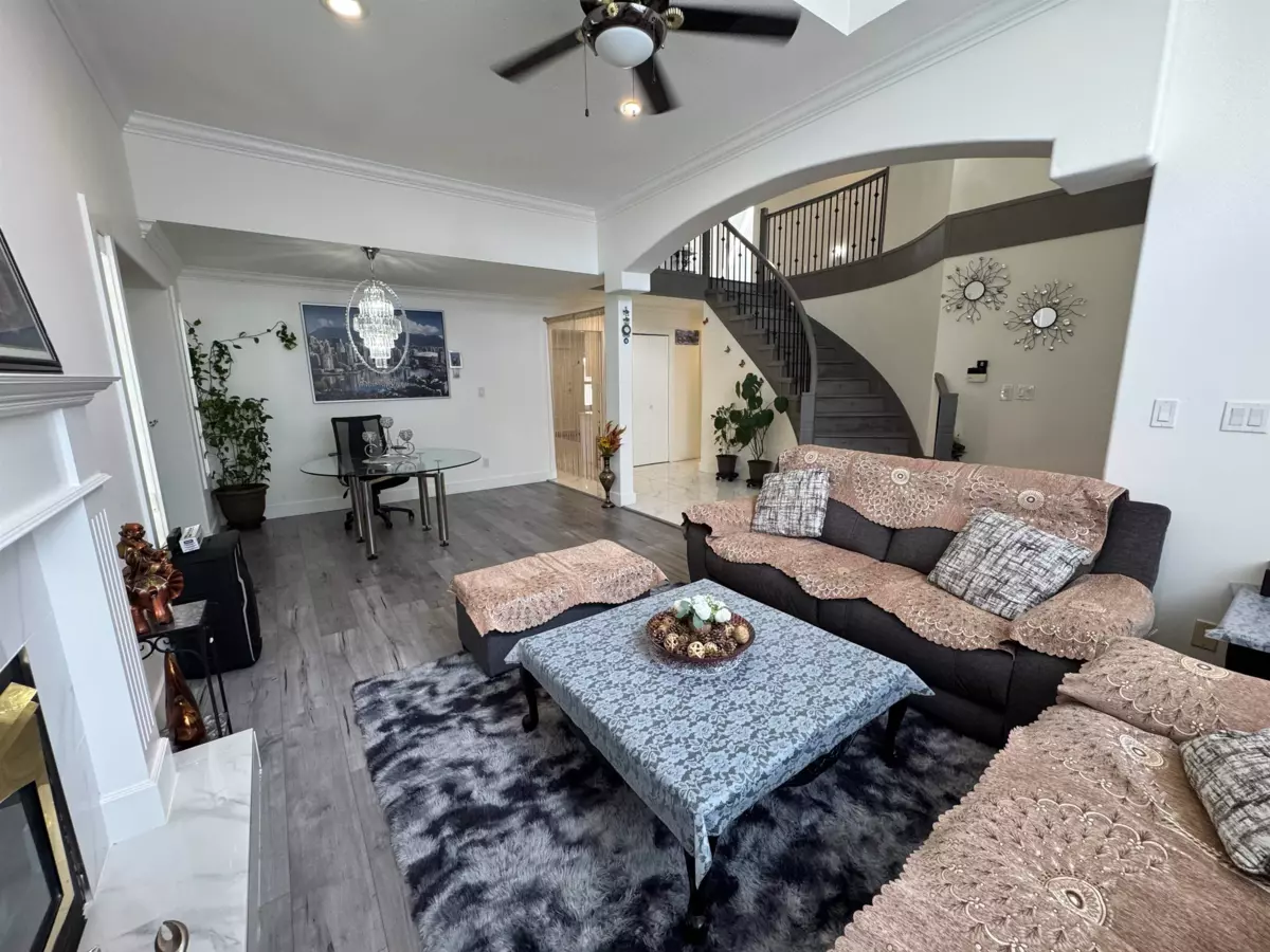 Dining Area Photo of 6340 125a Street, Surrey, BC