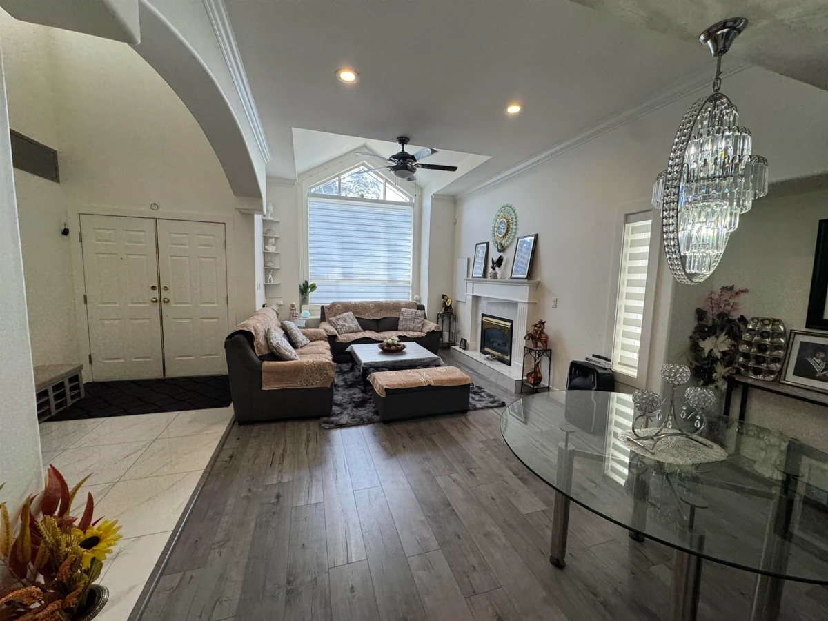 Family Room Photo of 6340 125a Street, Surrey, BC