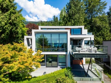 Backyard Photo of 2496 Ottawa Avenue, West Vancouver, BC
