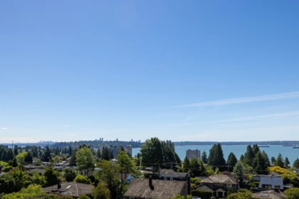 Front Yard Photo of 2496 Ottawa Avenue, West Vancouver, BC