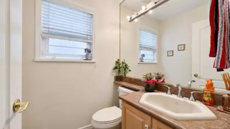 Powder Room Photo of 3713 W 31st Avenue, Vancouver, BC