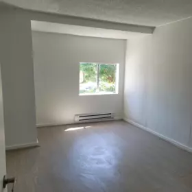Walk-In Closet Photo of 15963 Marine Drive, White Rock, BC