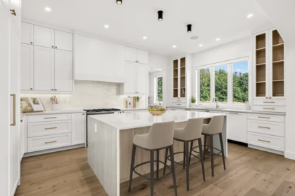 Kitchen Island Photo of 35437 Verado Court, Abbotsford, BC