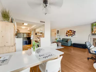 Kitchen Island Photo of 1039 Old Lillooet Road, North Vancouver, BC