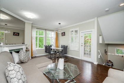 Kitchen Photo of 1 14877 58 Avenue, Surrey, BC