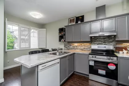 Walk-In Closet Photo of 1 14877 58 Avenue, Surrey, BC
