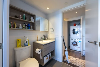 Primary Bathroom Photo of 710 988 Quayside Drive, New Westminster, BC