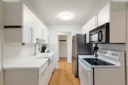 Primary Bathroom Photo of 102 425 Ash Street, New Westminster, BC