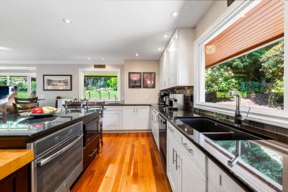 Breakfast Nook Photo of 3955 Viewridge Place, West Vancouver, BC