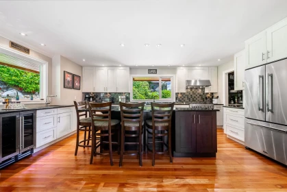 Kitchen Island Photo of 3955 Viewridge Place, West Vancouver, BC