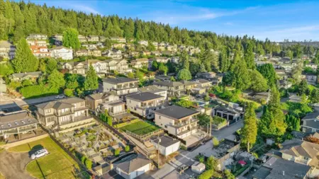 Garden / Landscaping Photo of 4 7275 Ridge Drive, Burnaby, BC