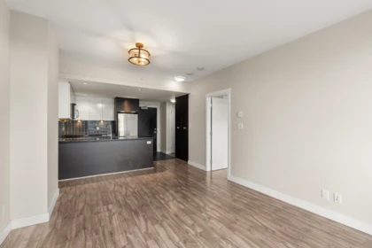 802 2968 Glen Drive, Coquitlam, BC, Coquitlam — Apartment/Condo for sale