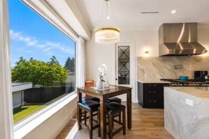 Guest Bathroom Photo of 6860 Hycrest Drive, Burnaby, BC
