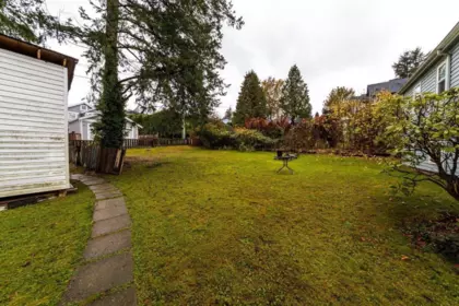 Breakfast Nook Photo of 320 Holmes Street, New Westminster, BC
