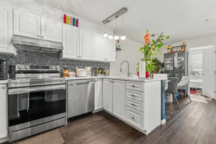 203 5555 Victoria Drive, Vancouver, BC, Vancouver — Apartment/Condo for sale