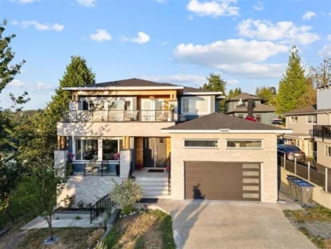 Kitchen Photo of 10088 121 Street, Surrey, BC