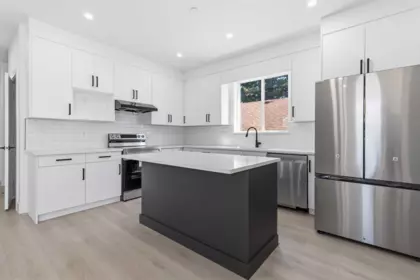 Kitchen Island Photo of 32866 3rd Avenue, Mission, BC