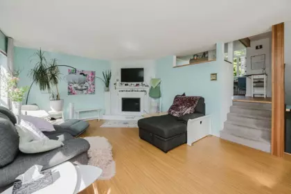 Kitchen Island Photo of 623 Farnham Road, Gibsons, BC