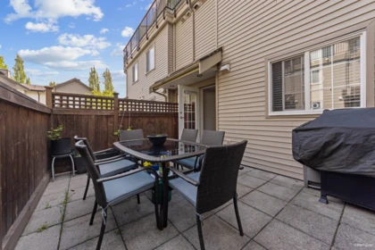 Kitchen Island Photo of 18 14855 100 Avenue, Surrey, BC