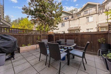 Kitchen Photo of 18 14855 100 Avenue, Surrey, BC