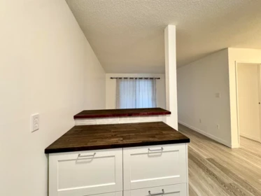 Kitchen Island Photo of 111 45749 Spadina Avenue, Chilliwack, BC