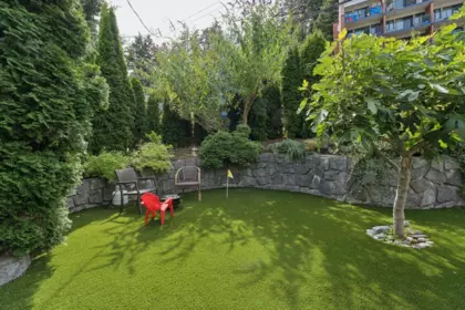 Garden / Landscaping Photo of 6650 Nelson Avenue, West Vancouver, BC