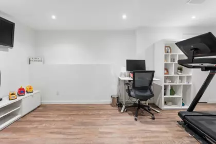 Hallway Photo of 6650 Nelson Avenue, West Vancouver, BC