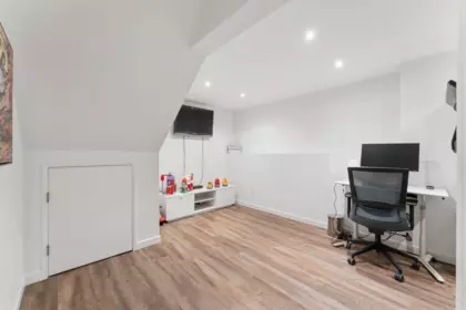 Mudroom Photo of 6650 Nelson Avenue, West Vancouver, BC