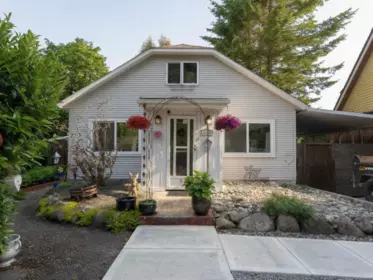 2725 Gordon Avenue, Surrey, BC, Surrey — Single Family Residence for sale