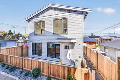 3 1325 E 37th Avenue, Vancouver, BC, Vancouver — Half Duplex for sale