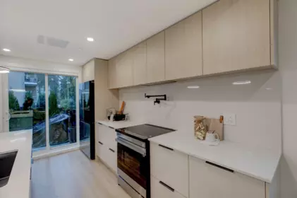 Breakfast Nook Photo of 8 339 Keary Street, New Westminster, BC