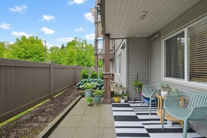 Front Yard Photo of 104 2581 Langdon Street, Abbotsford, BC