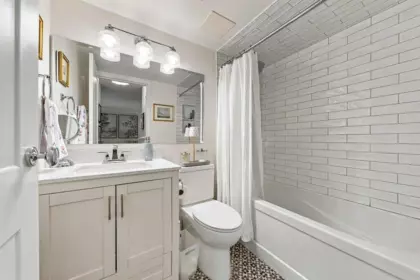 Guest Bathroom Photo of 408 488 Helmcken Street, Vancouver, BC
