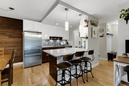 Kitchen Island Photo of 204 7377 Salisbury Avenue, Burnaby, BC
