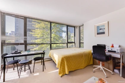 Kitchen Island Photo of 403 1367 Alberni Street, Vancouver, BC