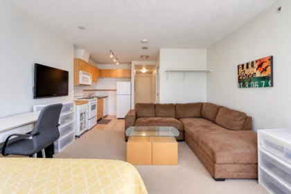 Kitchen Photo of 403 1367 Alberni Street, Vancouver, BC