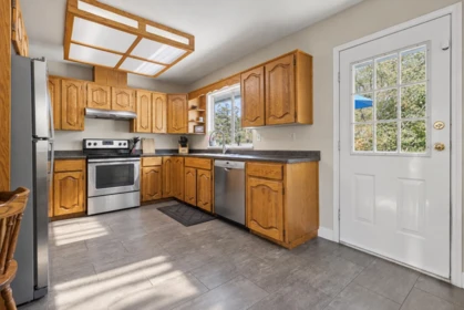 Breakfast Nook Photo of 14287 73a Avenue, Surrey, BC