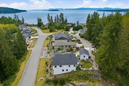 9336 Jorgensen Place, Halfmoon Bay, BC, Halfmoon bay — Single Family Residence for sale