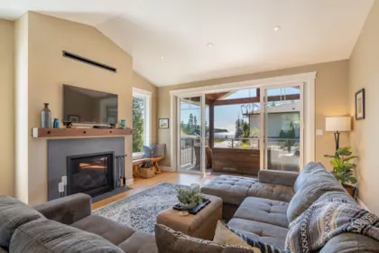 9336 Jorgensen Place, Halfmoon Bay, BC, Halfmoon bay — Single Family Residence for sale