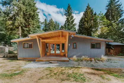 7999 Northwood Road, Halfmoon Bay, BC, Halfmoon bay — Single Family Residence for sale