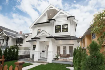1 381 E 19th Avenue, Vancouver, BC, Vancouver — Half Duplex for sale