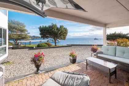 104 5477 Wharf Avenue, Sechelt, BC, Sechelt — Apartment/Condo for sale