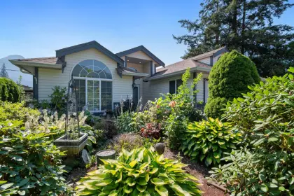 606 4th Avenue, Hope, BC, Hope — Single Family Residence for sale