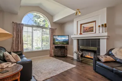 606 4th Avenue, Hope, BC, Hope — Single Family Residence for sale