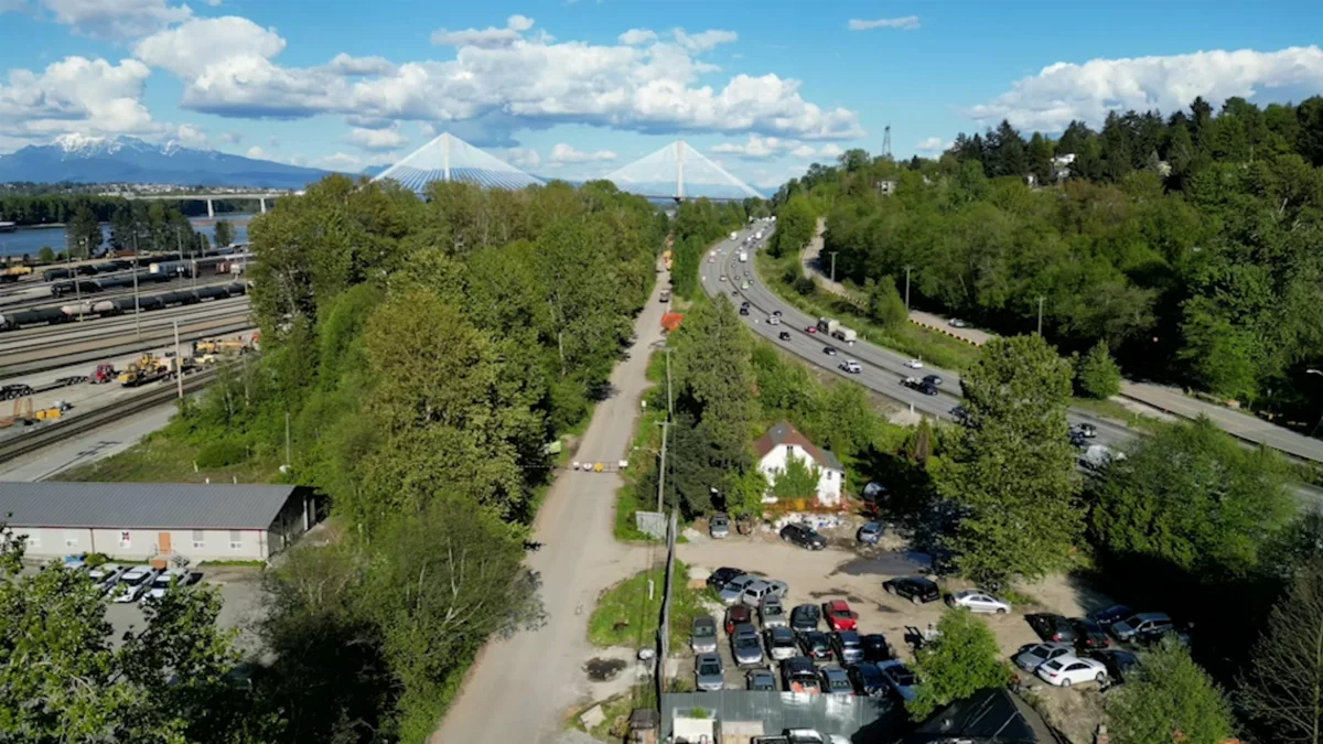 Kitchen Photo of 13858 117 Avenue, Surrey, BC