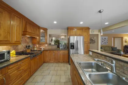 948 Mansfield Crescent, Port Coquitlam, BC, Port coquitlam — Single Family Residence for sale