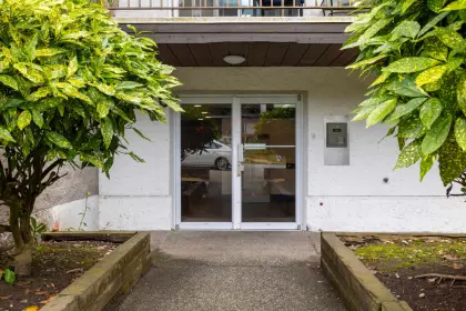 203 33870 Fern Street, Abbotsford, BC, Abbotsford — Apartment/Condo for sale