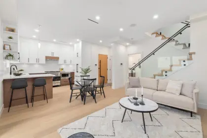 2 736 E 32nd Avenue, Vancouver, BC, Vancouver — Half Duplex for sale