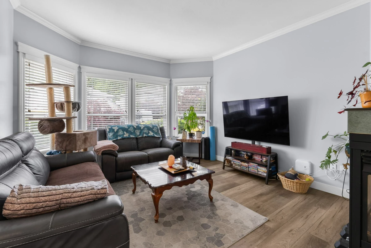 Kitchen Island Photo of 33720 Grewall Crescent, Mission, BC