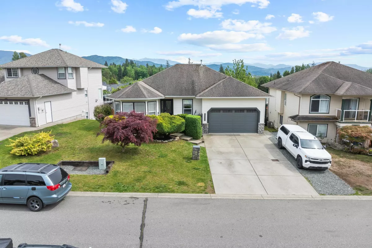 Living Room Photo of 33720 Grewall Crescent, Mission, BC